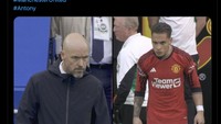 Manajer MU Erik ten Hag ikut kena senggol meme. Dengan tatapan ala Antony, Ten Hag dibilang sudah kayak bapaknya saja. Foto: dok. Internet/X (Twitter)