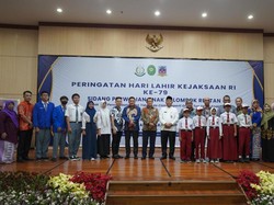 Merdeka Copper Beri Beasiswa hingga Bantuan Sarana & Prasarana Sekolah