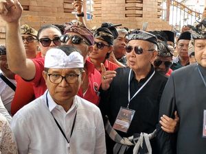 Tokoh Puri Agung Denpasar Cok Rat Temani Adi-Gus Bota Daftar Pilbup Badung