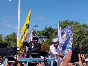 Konvoi Keliling Banda Aceh, Pasangan Bustami-Tu Sop Mendaftar ke KIP Konvoi Keliling Banda Aceh, Pasangan Bustami-Tu Sop Mendaftar ke KIP