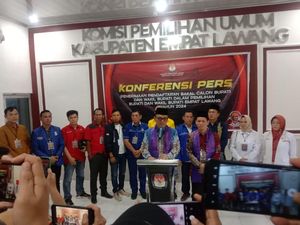 Joncik-Arifai Daftar Pilbup Empat Lawang ke KPU Diiringi Kuda Kepang Joncik-Arifai Daftar Pilbup Empat Lawang ke KPU Diiringi Kuda Kepang