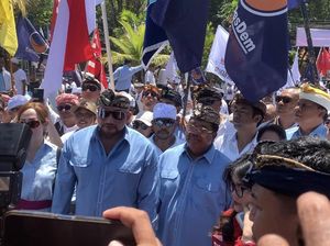 Pakai Kemeja Biru ala Prabowo-Gibran, De Gadjah dan PAS Daftar Pilgub Bali Pakai Kemeja Biru ala Prabowo-Gibran, De Gadjah dan PAS Daftar Pilgub Bali