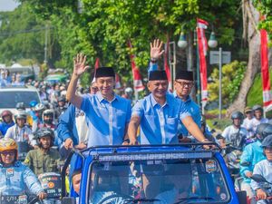 Didampingi Bima Arya, Dedie-Jenal Resmi Daftar Pilwalkot ke KPU Bogor Didampingi Bima Arya, Dedie-Jenal Resmi Daftar Pilwalkot ke KPU Bogor