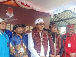 Barongsai dan Cosplayer Iringi Pasangan Jaya-Wira Daftar Pilwalkot Denpasar