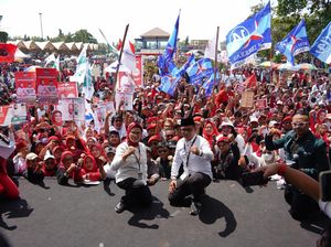 Warga Indramayu-Relawan Antusias Kawal Nina-Tobroni Daftar ke KPU