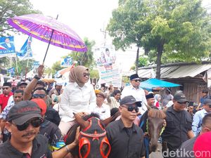 Diantar Pendukungnya, Wahyu-Solichin Resmi Daftar Pilbup Cirebon Diantar Pendukungnya, Wahyu-Solichin Resmi Daftar Pilbup Cirebon