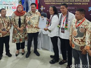 Diusung 5 Parpol, AMKA-Amir Resmi Daftar Pilkada Pangkep Diusung 5 Parpol, AMKA-Amir Resmi Daftar Pilkada Pangkep
