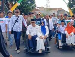 Pakai Becak, Ivan Dicksan-Dede Daftar Pilwalkot Tasikmalaya