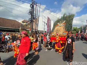 Ada Reog Ponorogo Saat Pendaftaran Sanjaya-Dirga di KPU Tabanan