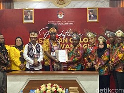 Lambertus Jitmau Absen Dampingi Bernard-Sirajuddin Daftar Pilgub PBD di KPU