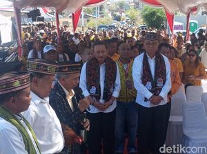 Jonas-Alo Janjikan Pendidikan Gratis untuk Warga Kupang Jonas-Alo Janjikan Pendidikan Gratis untuk Warga Kupang