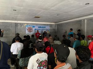 Ratusan Orang Gelorakan Pilkada Jatim 2024 Aman dan Damai Ratusan Orang Gelorakan Pilkada Jatim 2024 Aman dan Damai