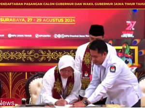 KPU Jatim Nyatakan Berkas Pendaftaran Risma-Gus Hans Lengkap KPU Jatim Nyatakan Berkas Pendaftaran Risma-Gus Hans Lengkap