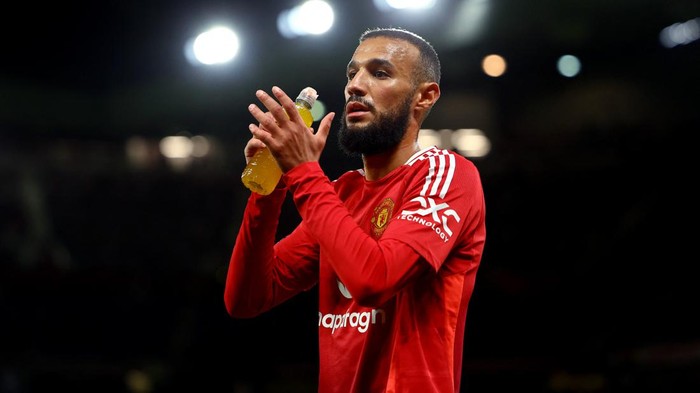 Soccer Football - Premier League - Manchester United v Fulham - Old Trafford, Manchester, Britain - August 16, 2024  Manchester Uniteds Noussair Mazraoui reacts after being substituted REUTERS/Molly Darlington EDITORIAL USE ONLY. NO USE WITH UNAUTHORIZED AUDIO, VIDEO, DATA, FIXTURE LISTS, CLUB/LEAGUE LOGOS OR LIVE SERVICES. ONLINE IN-MATCH USE LIMITED TO 120 IMAGES, NO VIDEO EMULATION. NO USE IN BETTING, GAMES OR SINGLE CLUB/LEAGUE/PLAYER PUBLICATIONS. PLEASE CONTACT YOUR ACCOUNT REPRESENTATIVE FOR FURTHER DETAILS..
