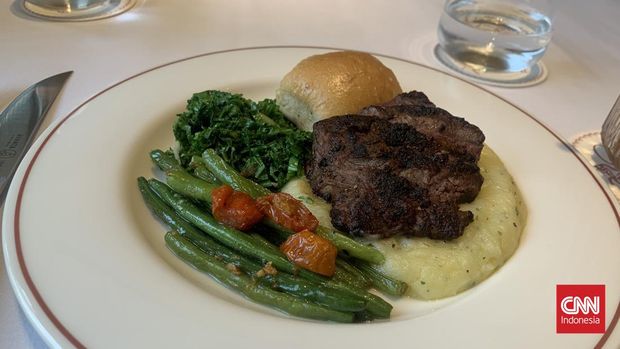 New York style steak with New York flavors presented by The Coach Restaurant for their lunch menu.