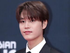 Video: Moon Taeil Bekerja Paruh Waktu Seusai Dikeluarkan dari SM Video: Moon Taeil Bekerja Paruh Waktu Seusai Dikeluarkan dari SM