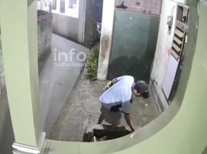 Viral OTK Coba Bakar Rumah Warga di Cibaduyut Bandung Viral OTK Coba Bakar Rumah Warga di Cibaduyut Bandung