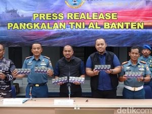 TNI AL Sita 2 Juta Batang Rokok Ilegal di Merak, 3 Orang Dibekuk TNI AL Sita 2 Juta Batang Rokok Ilegal di Merak, 3 Orang Dibekuk