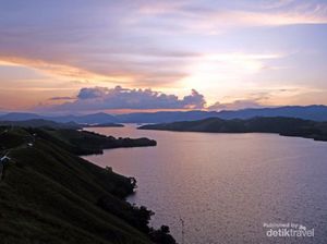 Legenda Naga dan Lukisan Kulit Kayu di Danau Sentani Legenda Naga dan Lukisan Kulit Kayu di Danau Sentani