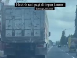 Viral Truk Naik ke Pembatas Jalan di Ring Road Jogja, Polisi Telusuri