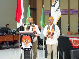 Ketua PAN Bone Diminta Fokus Urus Partai Ketimbang Mau Pecat Kader Ikut Pilbup Ketua PAN Bone Diminta Fokus Urus Partai Ketimbang Mau Pecat Kader Ikut Pilbup