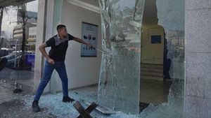 Banyak Bank Lebanon Dihancurkan Nasabah Imbas Krisis Ekonomi