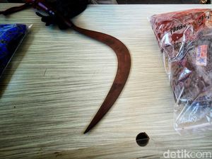 Pelajar SMP di Sukabumi Tewas Dibacok, Celurit-Seragam Berdarah Disita