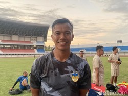 Intip Hobi Bek PSIM Jogja Sunni yang Ternyata Suka Koleksi Burung
