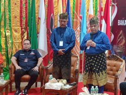 Eks Gubri Edy Natar-Destrayani Bibra Resmi Daftar Pilwalkot Pekanbaru