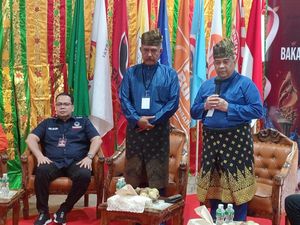 Eks Gubri Edy Natar-Destrayani Bibra Resmi Daftar Pilwalkot Pekanbaru Eks Gubri Edy Natar-Destrayani Bibra Resmi Daftar Pilwalkot Pekanbaru