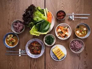 Biar Gak Salah, Ini 5 Etiket Makan ala Orang Korea Biar Gak Salah, Ini 5 Etiket Makan ala Orang Korea
