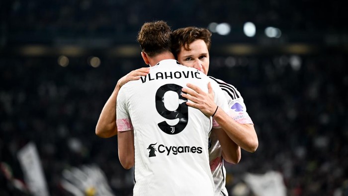 TURIN, ITALY - APRIL 02: Federico Chiesa of Juventus celebrates after scoring his teams first goal with teammate Dusan Vlahovic during the Coppa Italia Semi-final match between Juventus and SS Lazio at Allianz Stadium on April 02, 2024 in Turin, Italy. (Photo by Daniele Badolato - Juventus FC/Juventus FC via Getty Images)