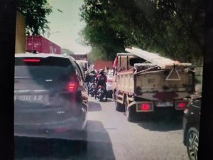 Viral Macet Berhari-hari di Cakung-Cilincing, Polisi Ungkap Penyebabnya Viral Macet Berhari-hari di Cakung-Cilincing, Polisi Ungkap Penyebabnya