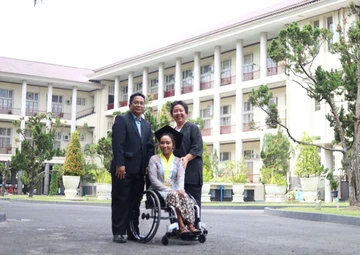 Kerja Keras dan Kasih Orang Tua Antarkan Atlet Disabilitas Raih Gelar Sarjana UGM