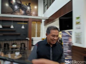 Mantan Bupati Lombok Barat Diperiksa Terkait Dugaan Korupsi LCC Mantan Bupati Lombok Barat Diperiksa Terkait Dugaan Korupsi LCC