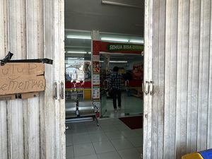 Perampok Bersenpi-Bersajam Satroni 2 Minimarket di Kediri Perampok Bersenpi-Bersajam Satroni 2 Minimarket di Kediri