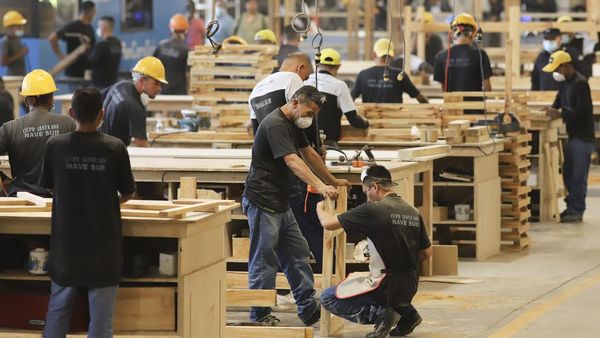 Napi Bukan Anggota Geng di Penjara El Salvador Diberikan Kursus Keahlian