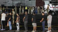 Panama Deportasi Puluhan Migran Ilegal dengan Tangan-Kaki Diborgol