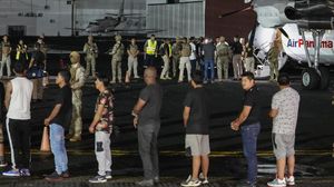 Panama Deportasi Puluhan Migran Ilegal dengan Tangan-Kaki Diborgol