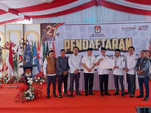 Teddy-Marjito Daftar Pilbup OKU ke KPU Naik Andong Diiringi Ribuan Masyarakat