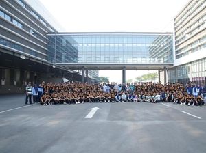 Momen Pelajar SMKN 4 Tangerang Lihat Langsung Proses Produksi HP OPPO