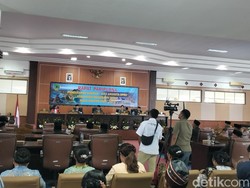 Anggota DPRD Manggarai Barat Dilantik, 1 Mundur