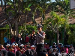 Polisi dan Ratusan Siswa SMAN 4 Kota Pasuruan Deklarasi Anti Bullying