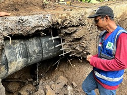 Pipa Transmisi Bocor, Pelanggan di Lima Kecamatan Kesulitan Air Bersih