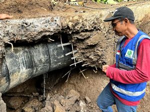 Pipa Transmisi Bocor, Pelanggan di Lima Kecamatan Kesulitan Air Bersih Pipa Transmisi Bocor, Pelanggan di Lima Kecamatan Kesulitan Air Bersih