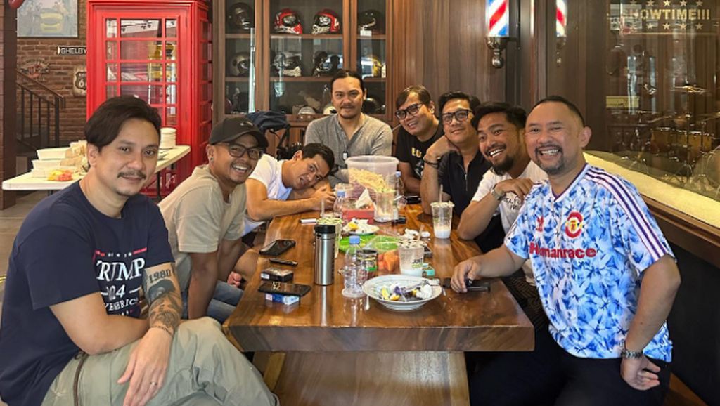 Ronal Suryapradja Hangout Seru Bareng The Prediksi Ronal Suryapradja Hangout Seru Bareng The Prediksi