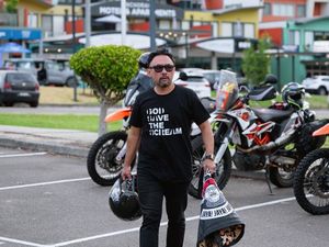 Cerita Ronal Surapradja Pikir-pikir Maju Pilgub Jabar Saat Manggung Cerita Ronal Surapradja Pikir-pikir Maju Pilgub Jabar Saat Manggung