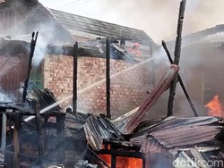 Kebakaran Landa Permukiman Padat Penduduk di Sumsel, 16 Rumah Ludes