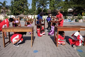 Momen Siswa SD Belajar Penanganan Bencana Gempa Bumi