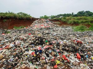 Duh, Tanah Merah Depok Jadi TPS Dadakan Duh, Tanah Merah Depok Jadi TPS Dadakan